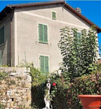 Casa di montagna vista apuane