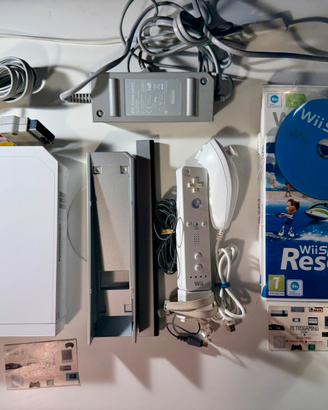 Nintendo Wii + Wii Sports Resort + Wii Sports