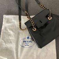 Borsa a tracolla Prada in pelle nera