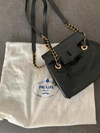 Borsa a tracolla Prada in pelle nera