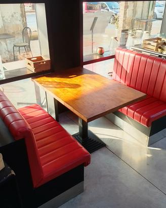 DIVANETTI E TAVOLI ARREDO RISTORANTE