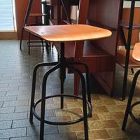 sgabelli regolabili con spalliera 