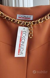 Nuovo abito color corallo COCONUDA con catena,42