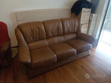 Divano in pelle marrone 3 posti + 2 poltrone