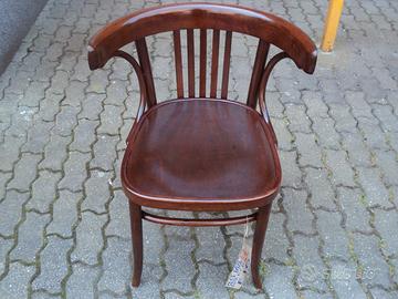 poltrona con braccioli thonet