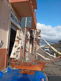 barca a vela in legno 