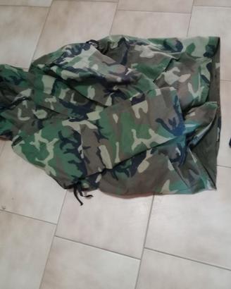 Giubbotto e pantaloni per pesca canne da pesca