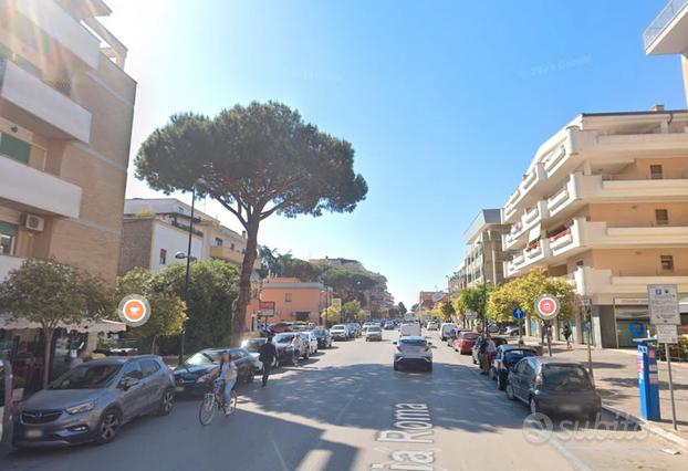 Pomezia bilocale con balcone e posto auto