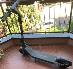 NINEBOT E2 Pro Monopattino