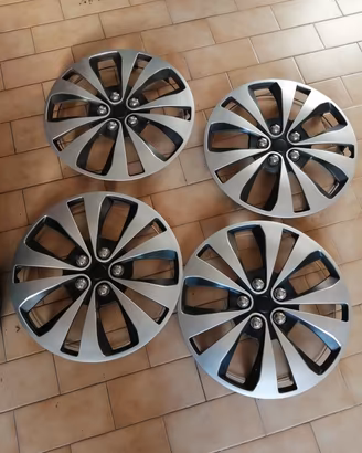 1 Ruota e 4 copri cerchi 