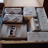 vari componenti elettrici 