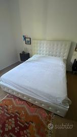 Letto matrimoniale con cassettone