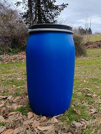 Due Bidoni di plastica