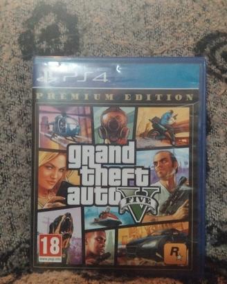  Play 4, in buone condizioni, + 2 giochi ecc...