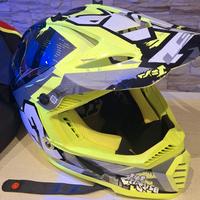 Casco con maschera