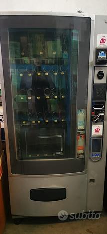 Distributore automatico snack