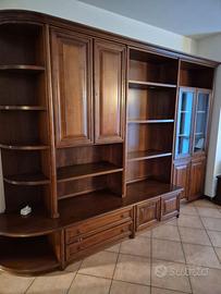 Mobile In noce antico con vetrinetta