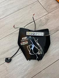 Piatta universale con bottone