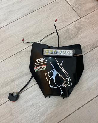 Piatta universale con bottone