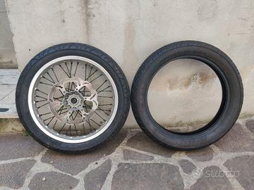 Cerchio e gomme 18 pollici Motard