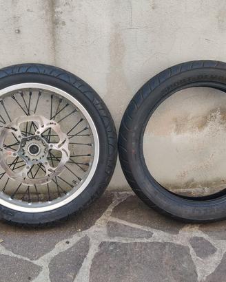 Cerchio e gomme 18 pollici Motard