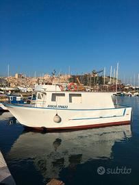 Barca da pesca autorizzata a pesce spada e tonno