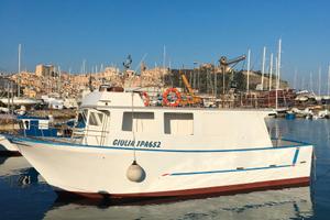 Barca da pesca autorizzata a pesce spada e tonno