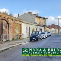 Oristano - Via Aristana vecchio fabbricato/terreno
