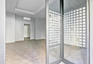 NEGOZIO C/1 SU DUE LIVELLI