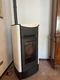 STUFA A PELLET MARCA SUPERIOR MOD. SONIA