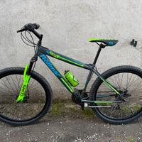 Bicicletta montain-bike