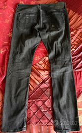 Jeans uomo colore nero