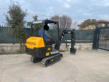 E232 - Mini escavatore 15 q.li Volvo EC15