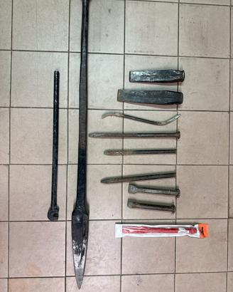 utensili da demolizione: scalpelli, cunei, leva