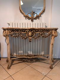 Tavolino in legno dorato con piano in onice