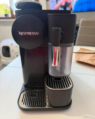 Macchina caffè Delonghi lattisisma one