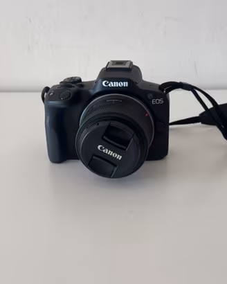 Canon EOS R50 + Obiettivo RF-S 18-45 mm