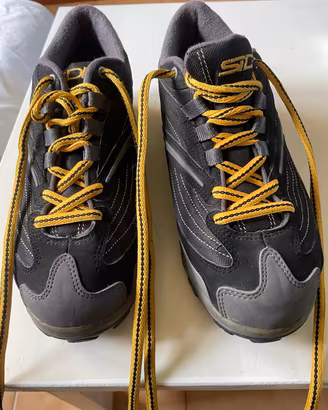 scarpe da ciclista con atacchi