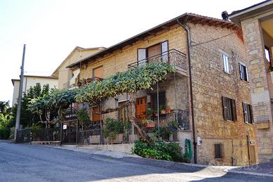 Casa bifamiliare Fabro