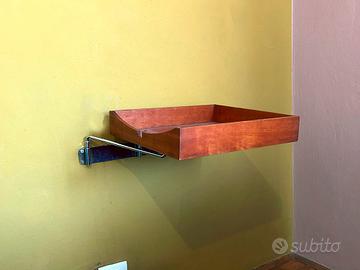 Comodino simpatico di design sospeso e girevole