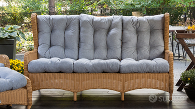 Divano per terrazzo. In rattan beige.