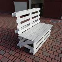 panche e tavolo  giardino 