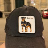 Cappellino "Bad Boy" con cane – Usato in buone con