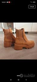 stivaletto scamosciato color cammello 