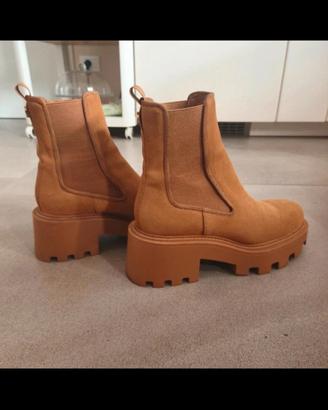 stivaletto scamosciato color cammello 