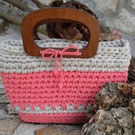 Borsa a Mano in Fettuccia ad Uncinetto