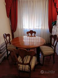 Tavolo rotondo antico in stile Biedermeier con 4