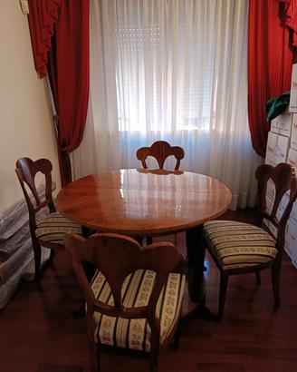 Tavolo rotondo antico in stile Biedermeier con 4