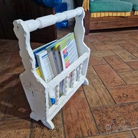 portariviste shabby chic in legno