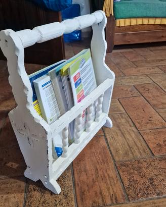 portariviste shabby chic in legno